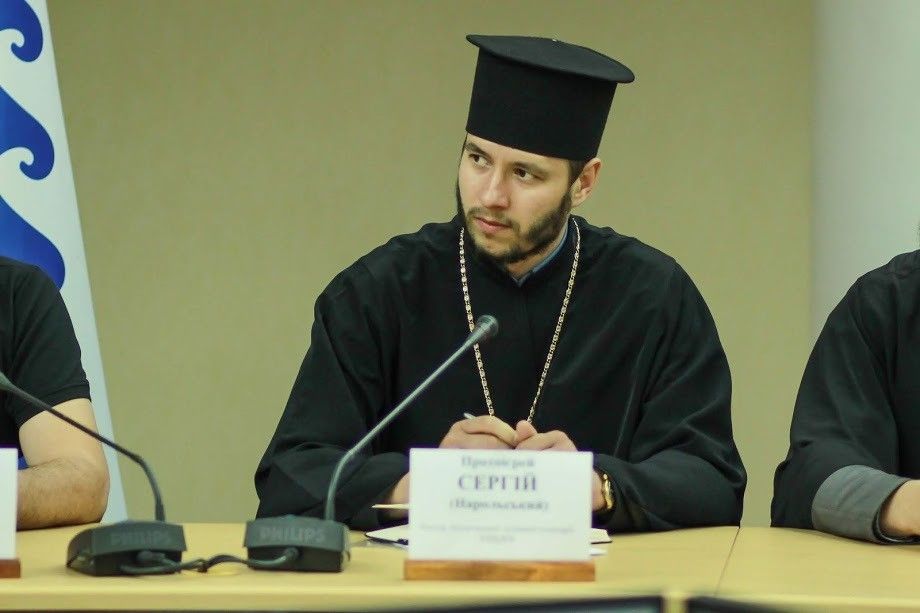 Стулья, деньги и столы — легко ли быть благотворителем в Украине 6