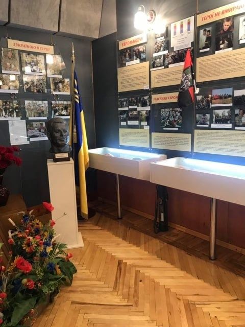 Стулья, деньги и столы — легко ли быть благотворителем в Украине 7