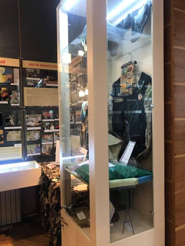 Стулья, деньги и столы — легко ли быть благотворителем в Украине 8