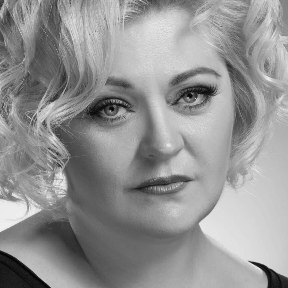 Стулья, деньги и столы — легко ли быть благотворителем в Украине 10