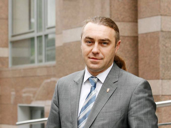 Нардепы, безработные, телеведущие, миллионеры: кто от Киева штурмует Раду 4