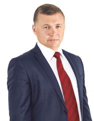 Нардепы, безработные, телеведущие, миллионеры: кто от Киева штурмует Раду 9