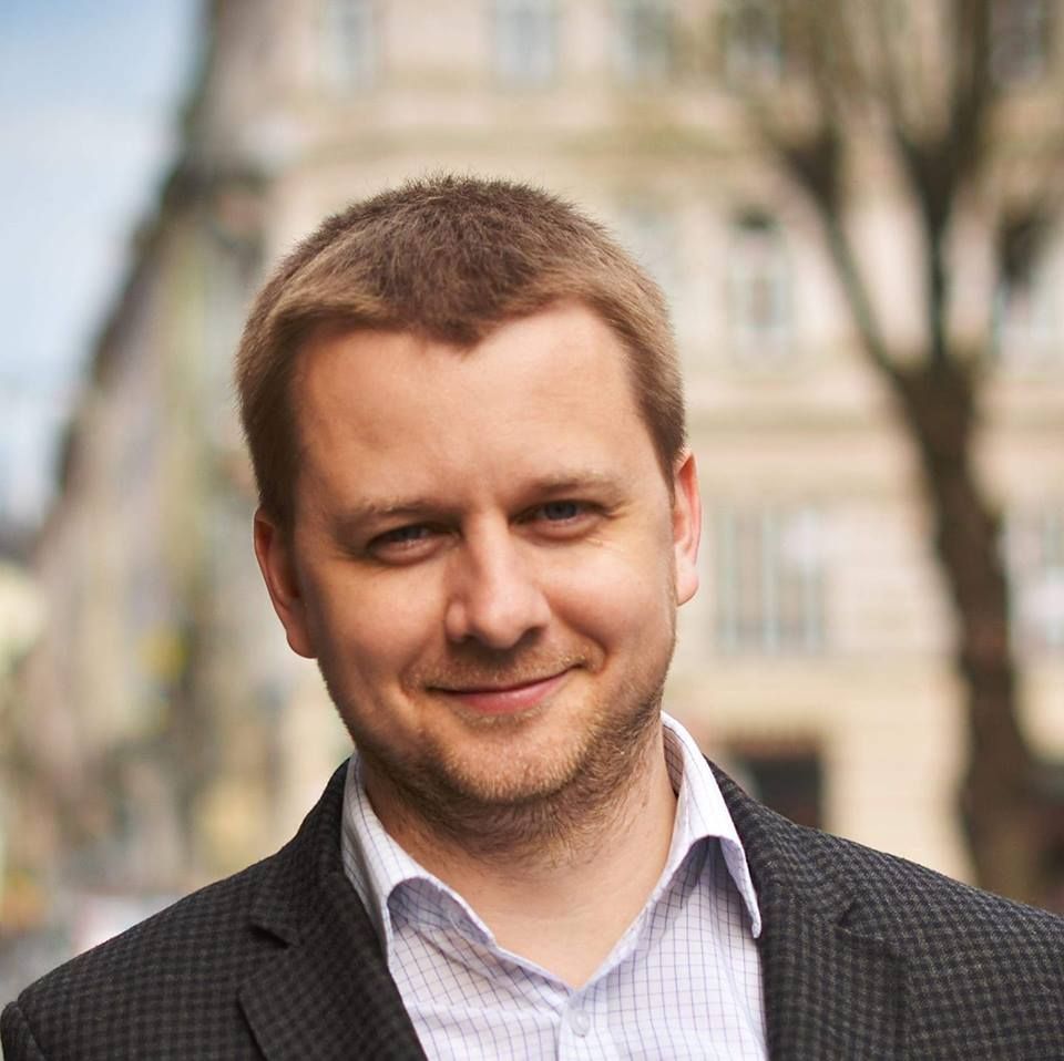 Нардепы, безработные, телеведущие, миллионеры: кто от Киева штурмует Раду 15