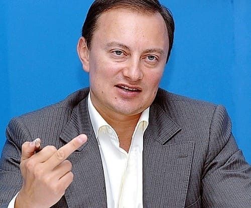 Нардепы, безработные, телеведущие, миллионеры: кто от Киева штурмует Раду 20