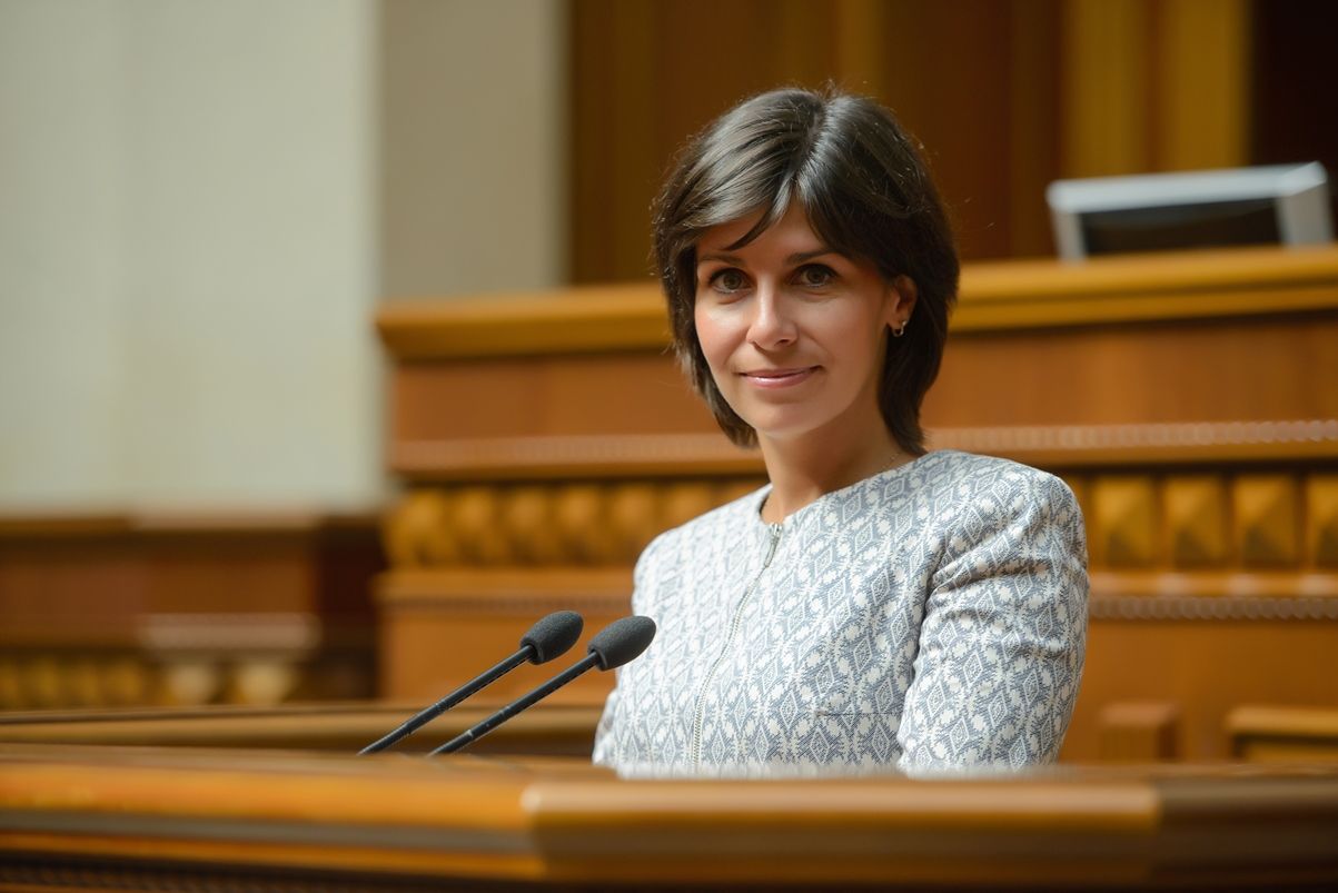 Нардепы, безработные, телеведущие, миллионеры: кто от Киева штурмует Раду 24