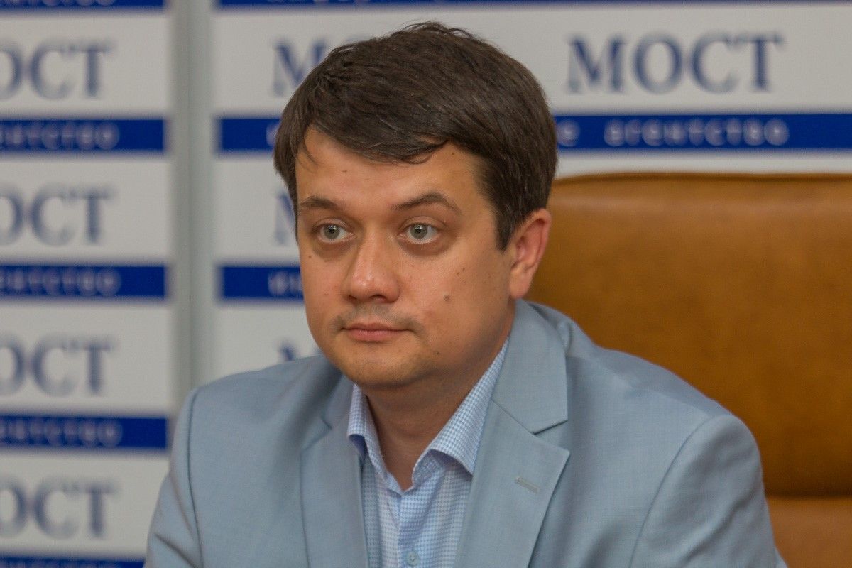 На пресс-конференции Разумкова в Днепре обещали представить мажоритарщиков от «Слуги народа», но не сложилось 4