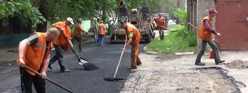 В Киеве на ремонт придомовых территорий и дорог потратят еще 33,5 миллиона: ищи свой адрес