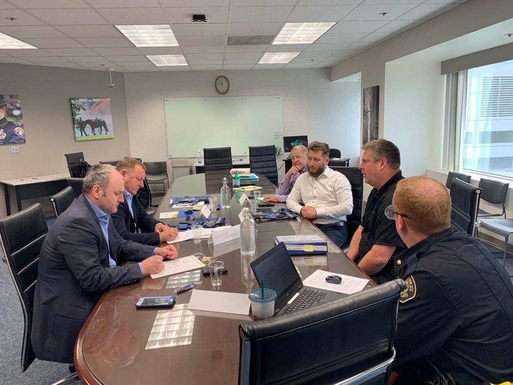 Экс-начальник Беркута из Днепра ездил перенимать опыт у полиции США 9