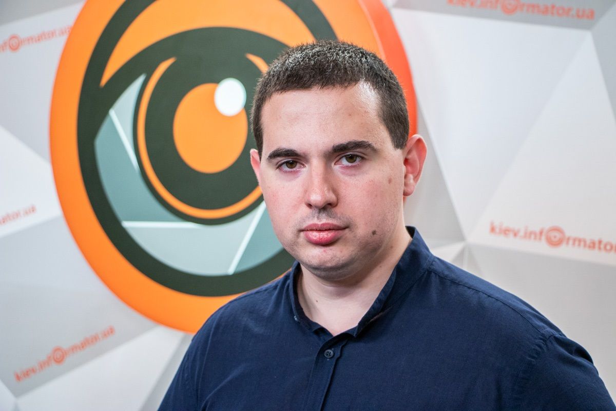 Михаил Кацин считает, что для победы на округе мажоритарщику мало обзавестись брендом партии. Нужна как минимум узнаваемость среди людей.