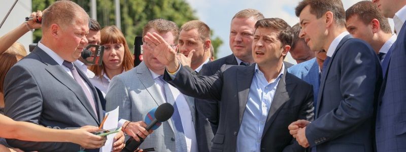 Владимир Зеленский за реконструкцию аэропорта в Днепре