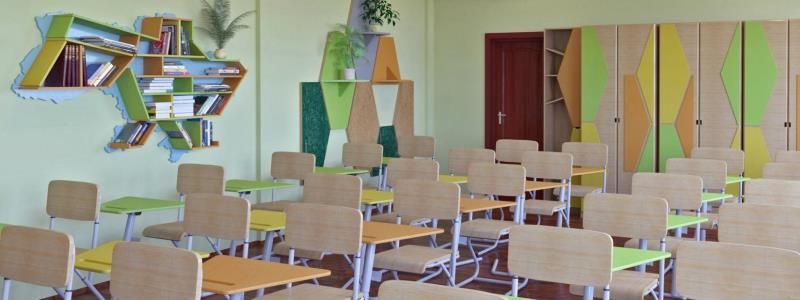 Без сна и отдыха: в Киеве чиновники вечером в воскресенье решили купить мебель у кандидата в депутаты