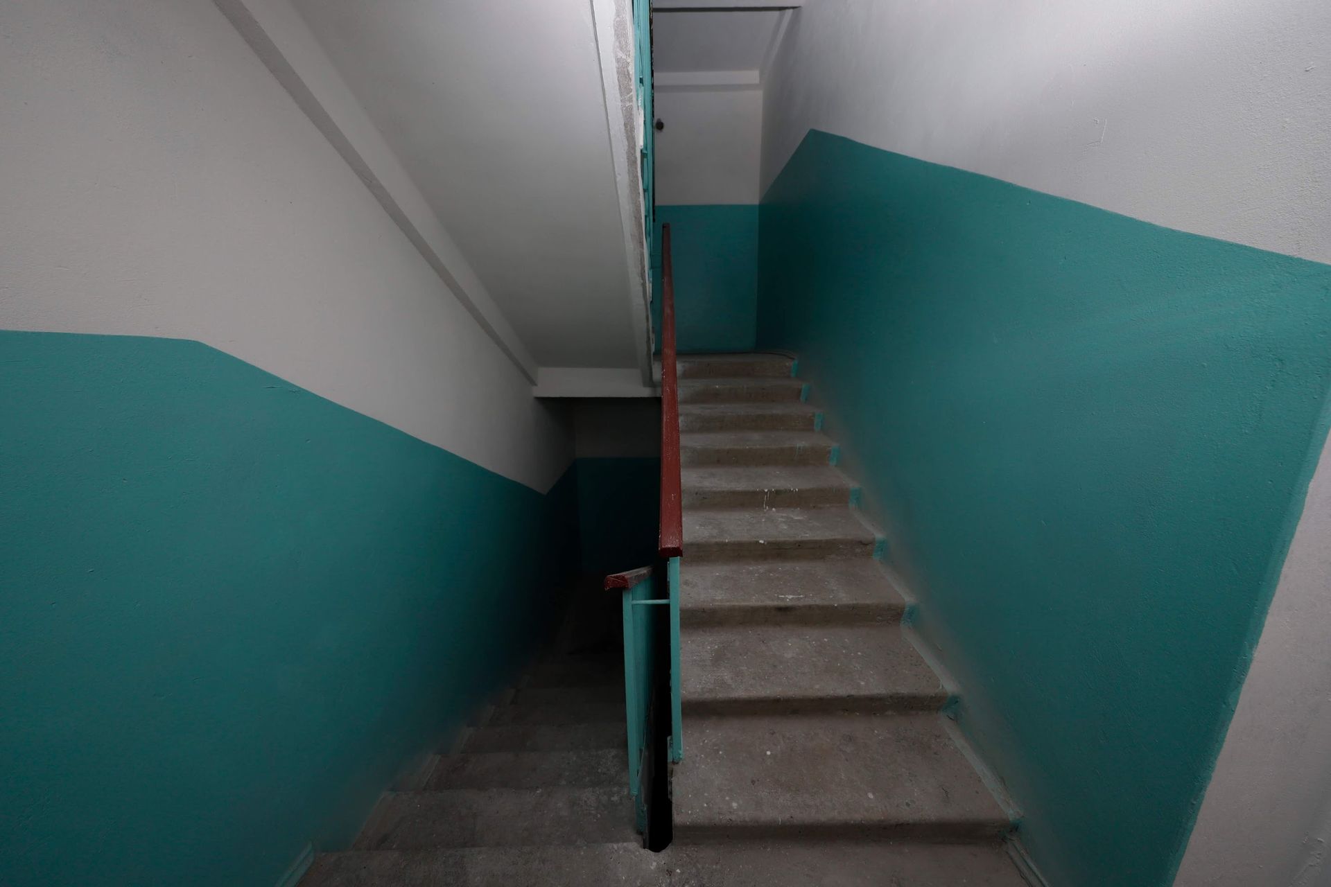 У Дніпрі коштом міського бюджету ремонтують під’їзди житлових будинків 2