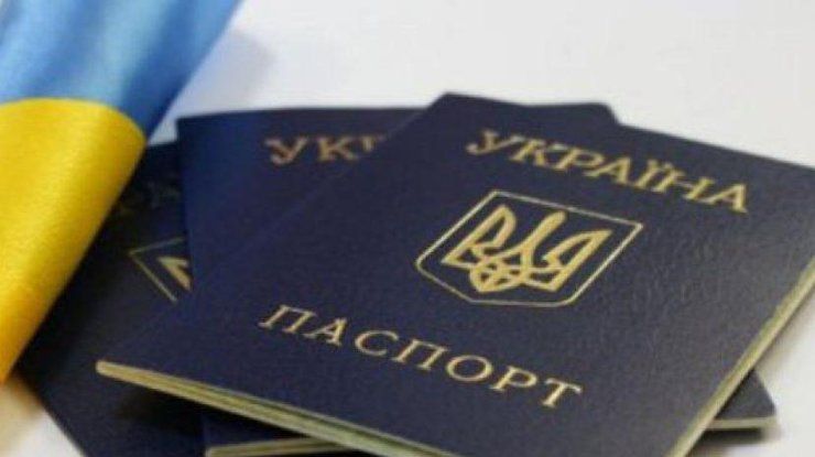 Все — в суд. Можно ли в Украине получить паспорт-книжку вместо ID-карты 1