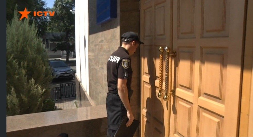 Дверь заперта