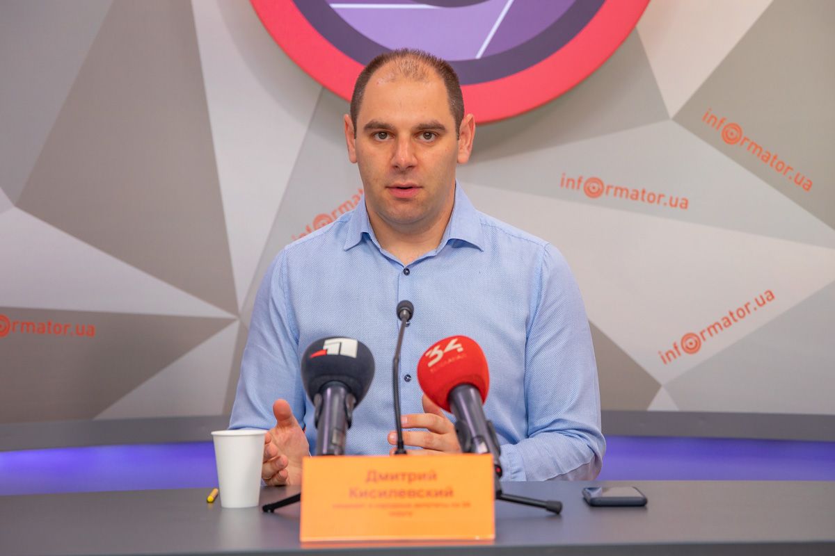 Дмитрий Кисилевский на посту нардепа собирается выступить с инициативой отмены депутатской неприкосновенности, стимулирования работы предприятий для создания новых рабочих мест, поднятия заработных плат
