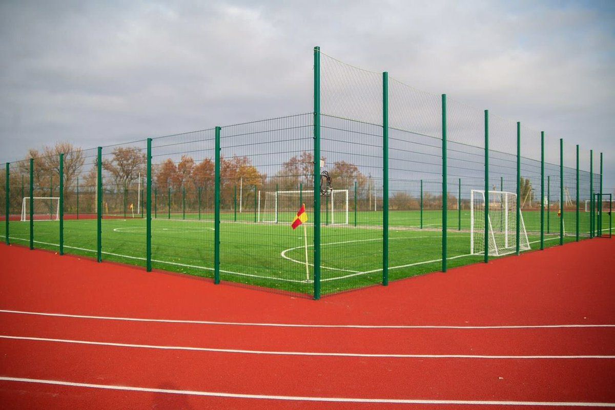 В Киеве на ремонт школ и стадионов выделят еще 160 миллионов: список учреждений 1