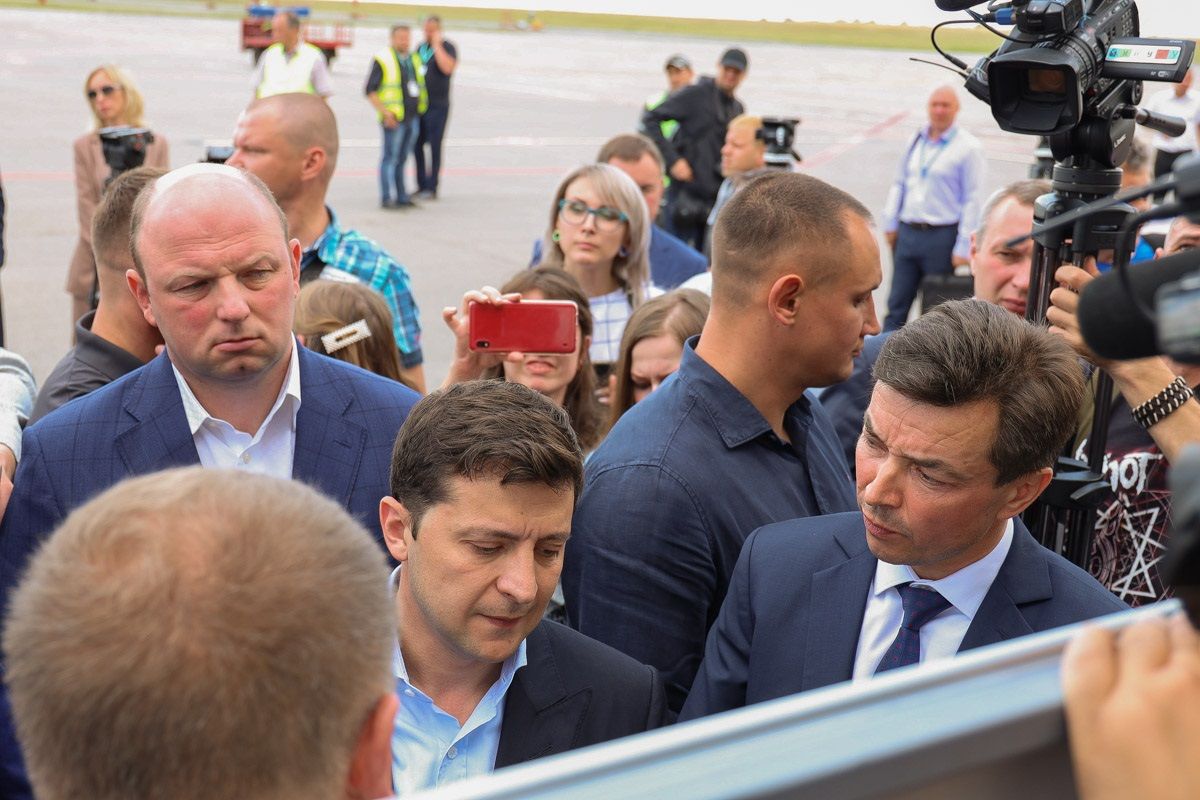 Президент Зеленский ознакомился с тремя вариантами проекта реконструкции взлетно-посадочной полосы в аэропорту Днепра