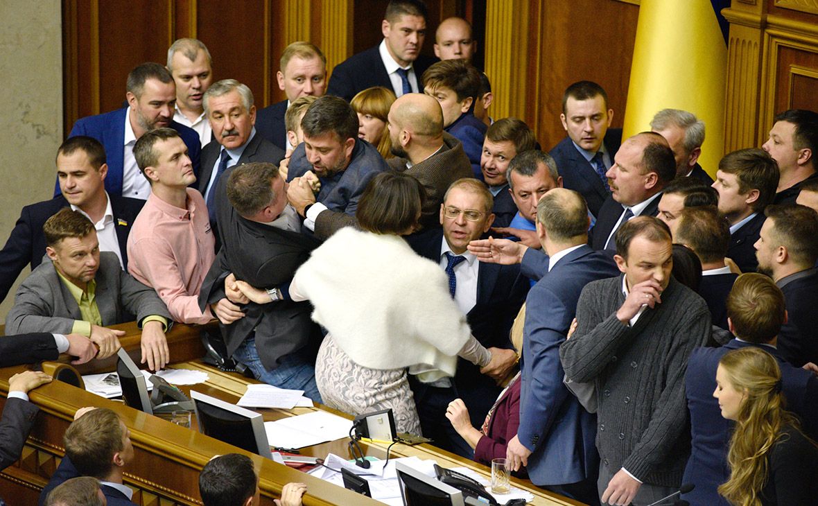 Вкратце о том, чем запомнилась Верховная Рада нынешнего созыва