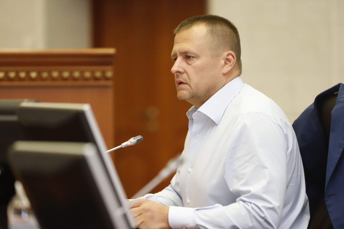 Мер Дніпра Борис Філатов під час сесії заявив, що дерева в Дніпрі будуть вирубувати тільки згідно спеціального порядка і здорові дерева будуть намагатися пересаджувати