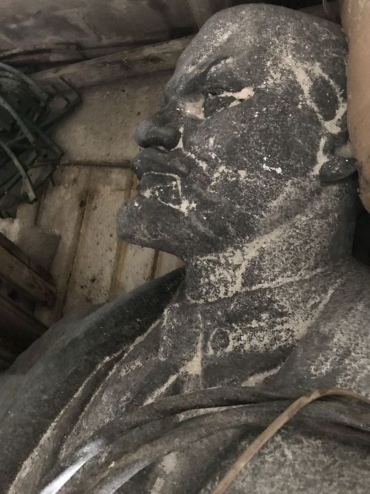 Налетай, торопись: за сколько в Днепропетровской области продают Ленина 1