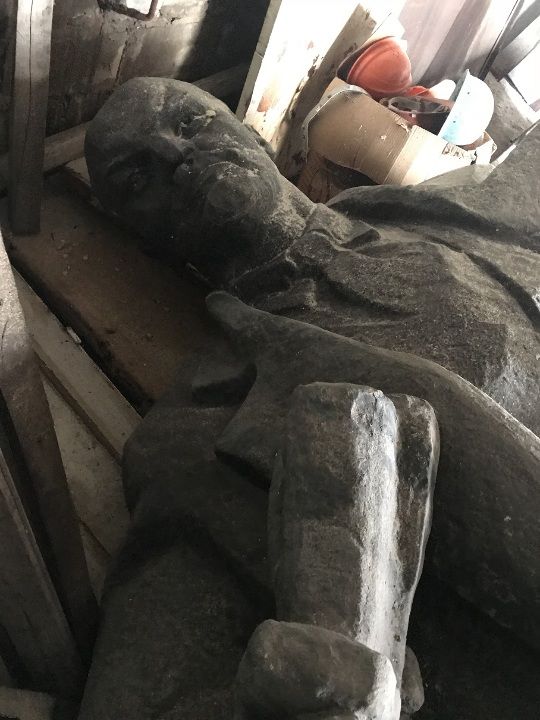 Налетай, торопись: за сколько в Днепропетровской области продают Ленина 2