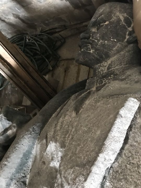 Налетай, торопись: за сколько в Днепропетровской области продают Ленина 3