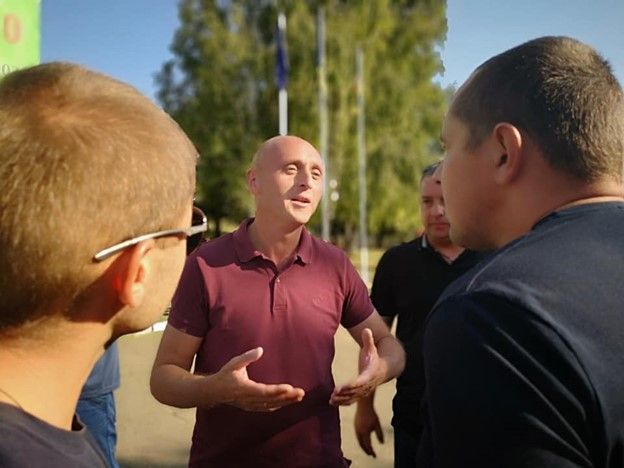 Игорь Фартушный - на фото по центру