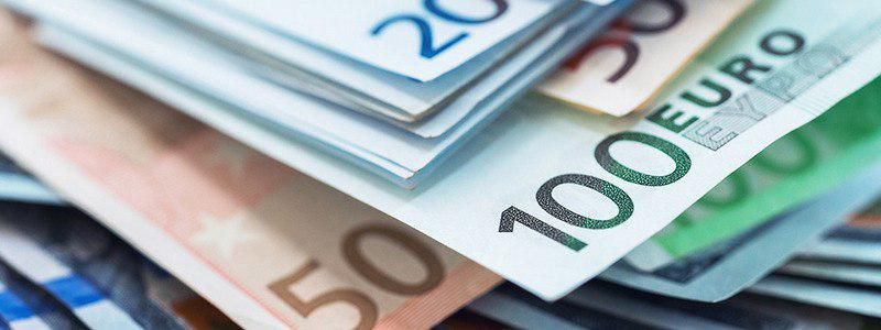 Более половины е-лимитов на перевод средств оформляется для размещения в зарубежном банке