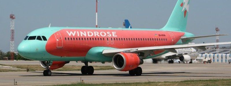 Авиакомпания Коломойского будет перевозить подчиненных Зеленского: сколько на это потратят