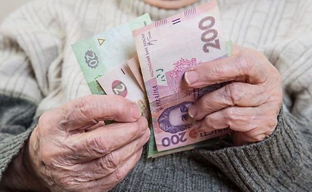 У Зеленского хотят сделать коммуналку бесплатной для пенсионеров: реально ли это 2