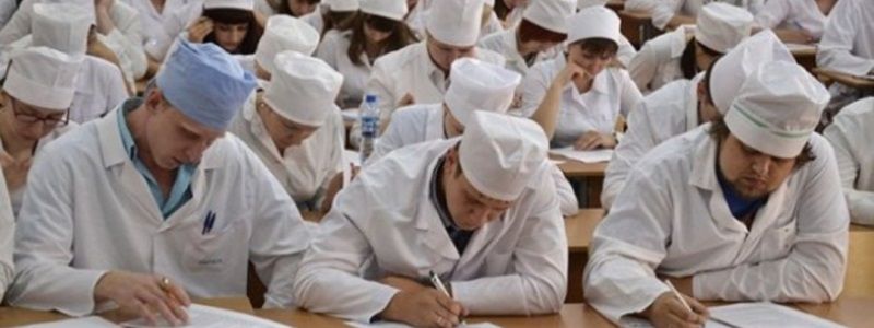 Как студенты-медики сдали международный экзамен по основам медицины: на каком месте вузы Днепра
