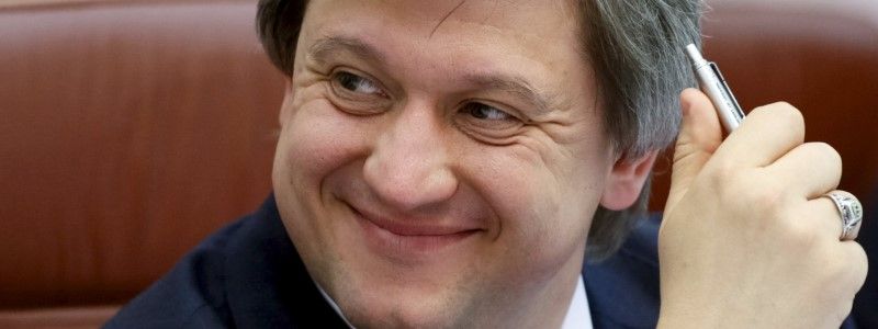 Сколько зарабатывают новый секретарь СНБО из команды Зеленского и его замы