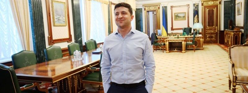 Плохой wi-fi и шторы: команда Зеленского хочет продать Администрацию президента