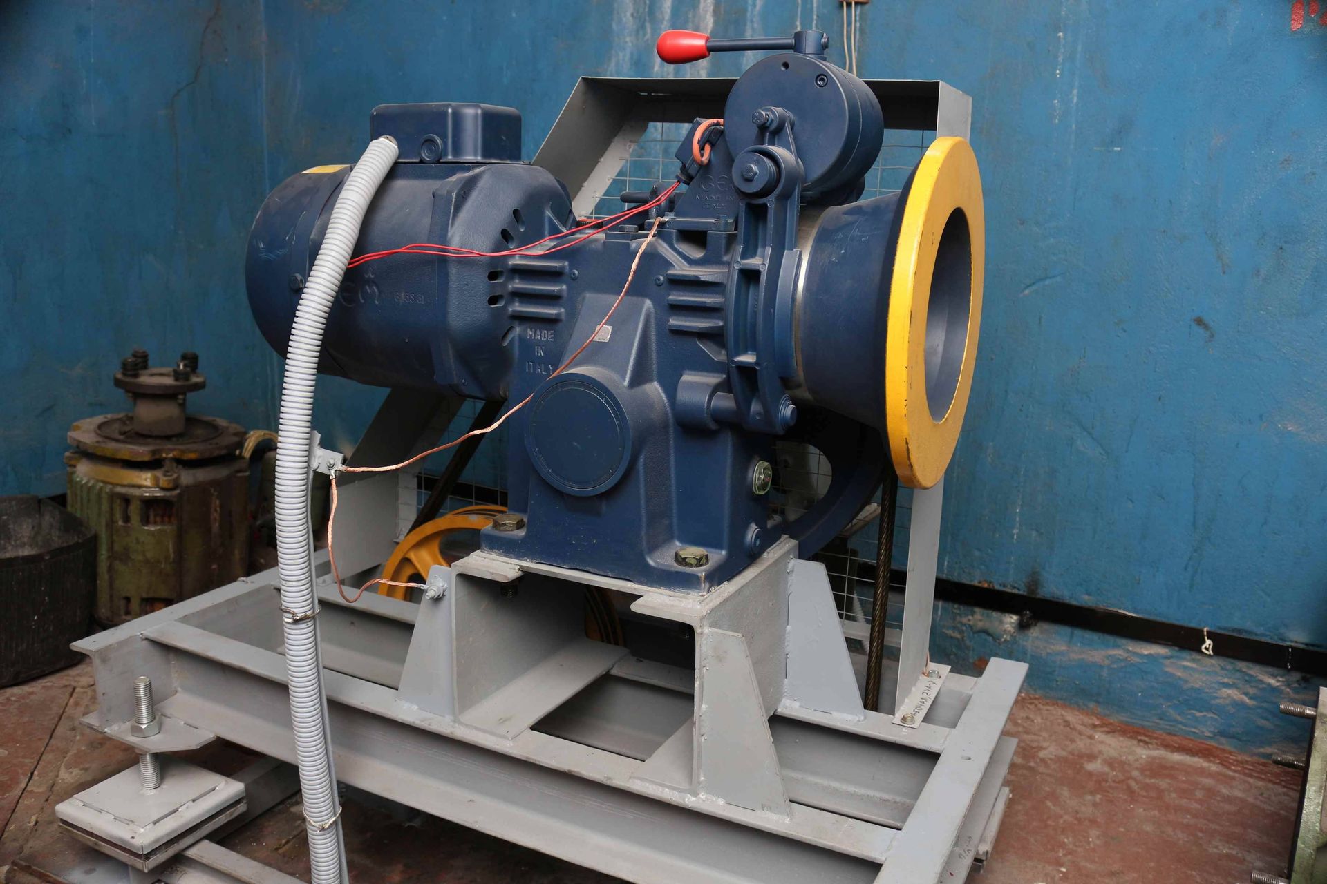 У Дніпрі продовжують відновлювати ліфти 2