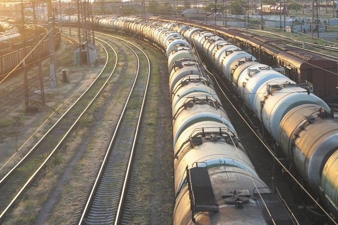 Дизель-шоу от Коломойского: как фирма, близкая олигарху, продаст топливо Укрзалізниці 1