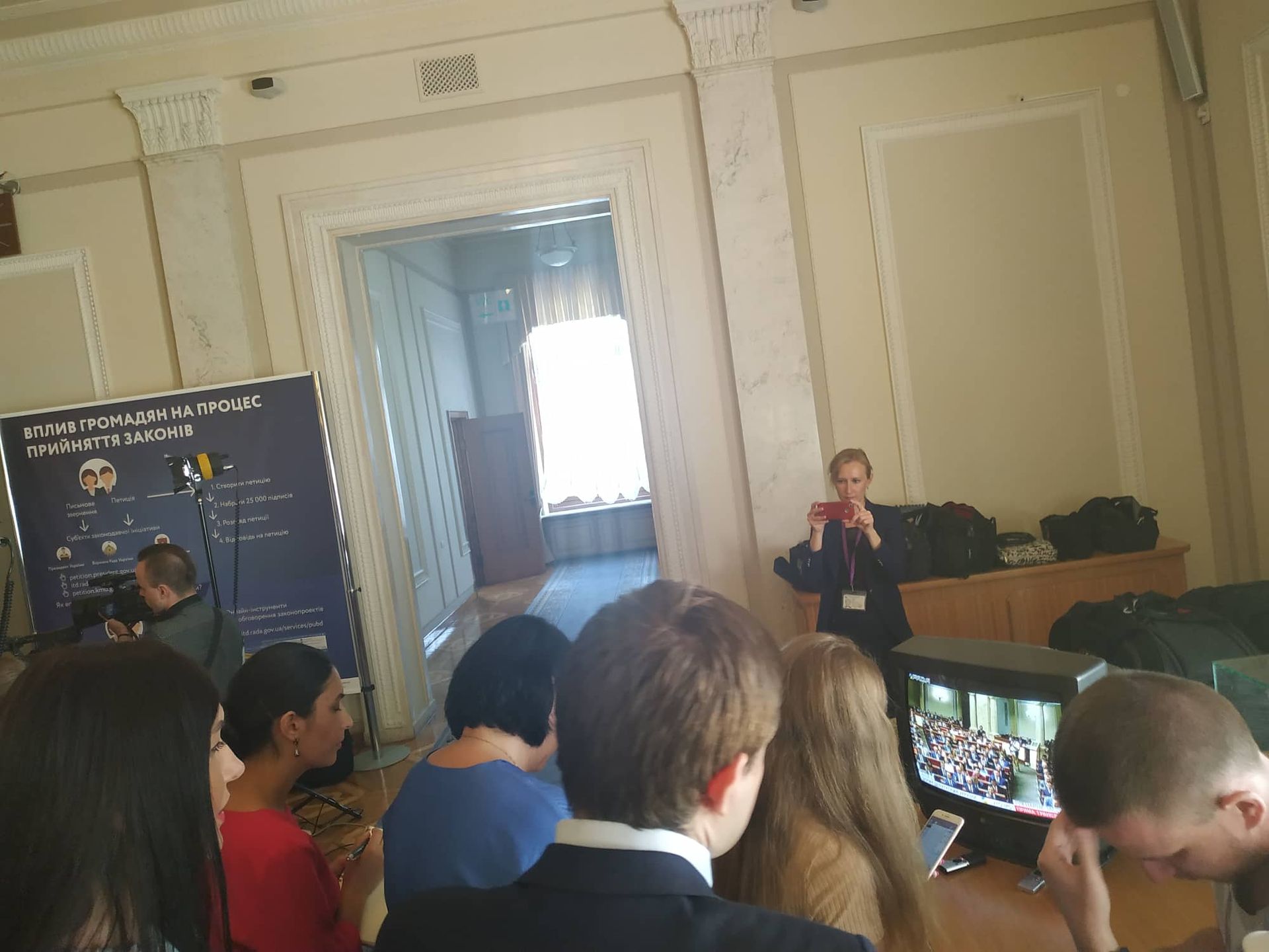 Первое заседание новой Верховной Рады: как это происходило за объективом телекамер 2