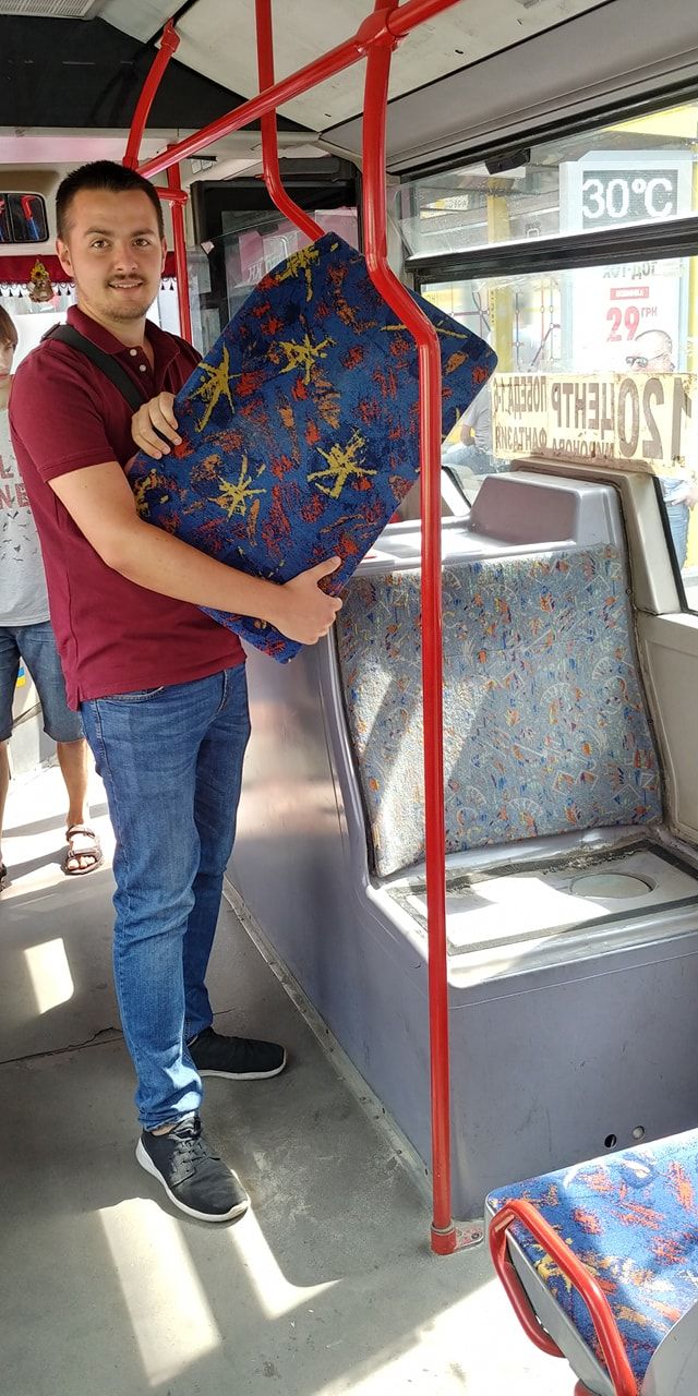 Ниже на фото - красоты транспорта в Днепре