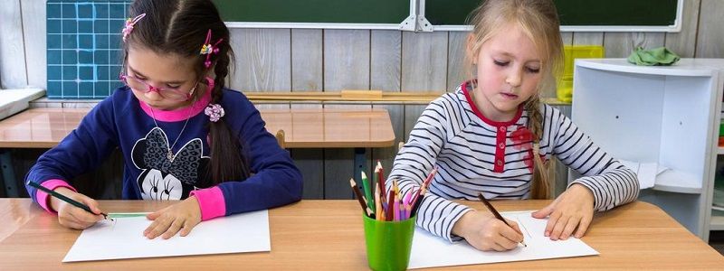 В Днепре за непривитых учеников ответят директора школ