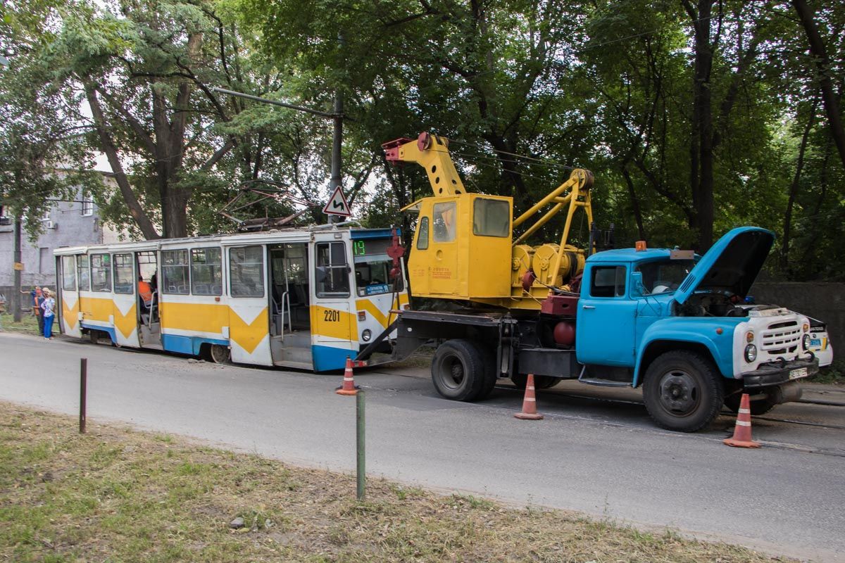 Почему в Днепре плохо работает электротранспорт: ответ горсовета 7