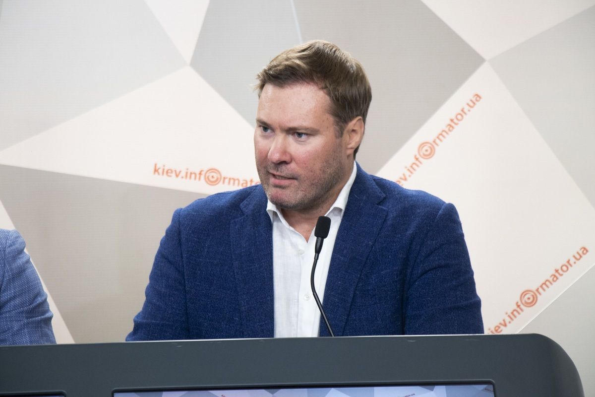 Евгений Огарков считает, что очень важно, чтобы ВАКС не был завален обычными. мелкими делами