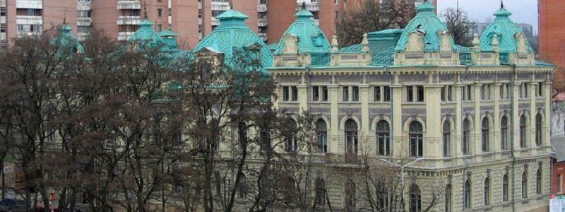 Текущая крыша, плесень и убытки: что нашли аудиторы в работе колледжей Днепра