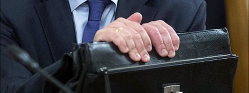 Какие права хотят урезать чиновникам в Украине и почему это плохо