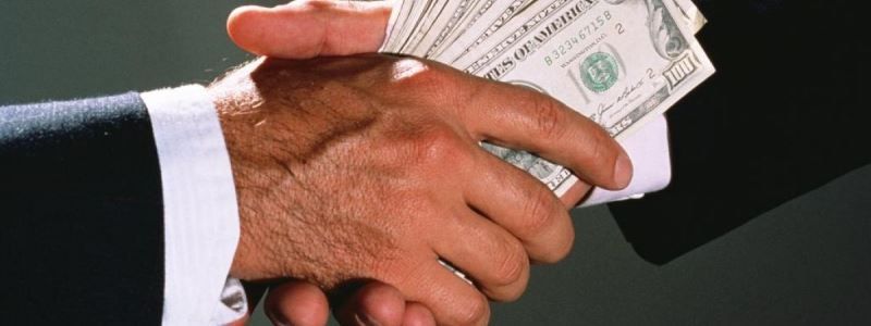 Верховная Рада хочет платить украинцам, которые сообщают о коррупции: закон принят