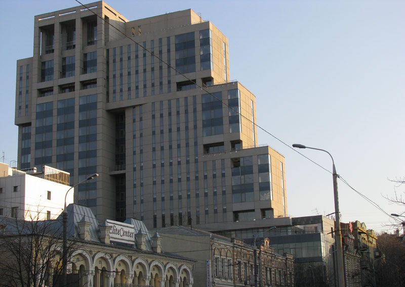 Спикер парламента Крыма Константинов хочет вернуть себе бизнес-центр в Днепре 1