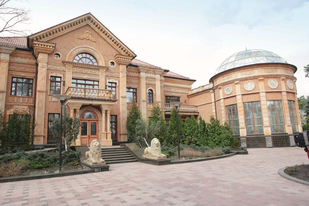 Сколько в 2020 году хотят потратить на Офис Зеленского, его самолеты, авто и резиденции 2