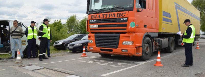 Новые штрафы: как в Украине будут наказывать за перегруз фур