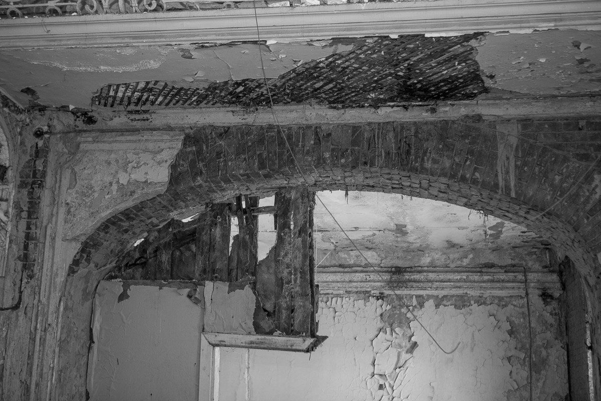 Английский клуб в Днепре хотят продать за 17,3 миллиона гривен 6