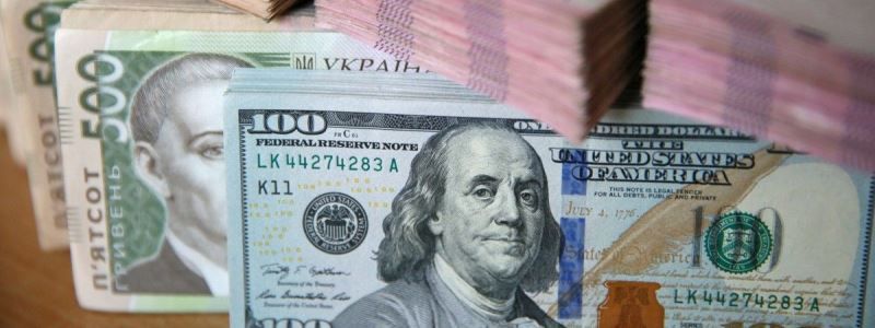 С новой недели доллар продолжает падать: курс валют на 30 сентября