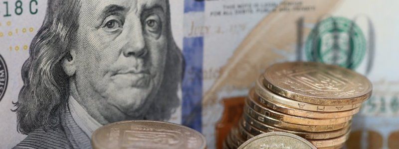 Доллар продолжает быстро расти: курс валют на 2 октября