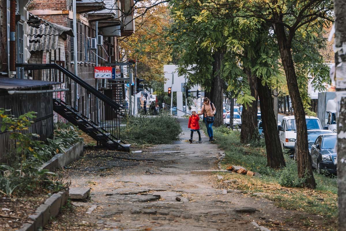 Тротуары в центре Днепра - городе с третьим по величине бюджетом в стране